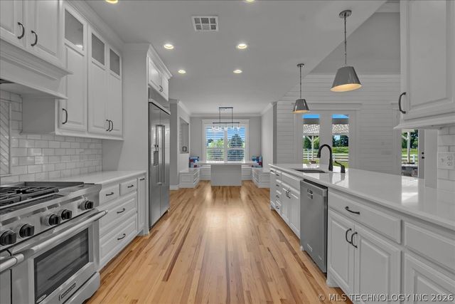 19220 Saddleback Drive, Mounds, OK 74047