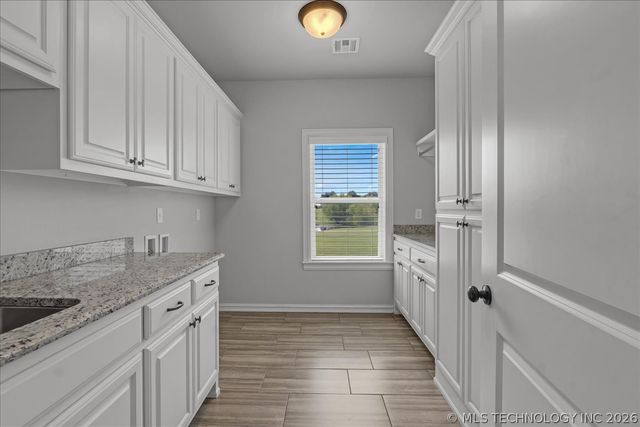 19220 Saddleback Drive, Mounds, OK 74047