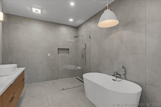 19220 Saddleback Drive, Mounds, OK 74047
