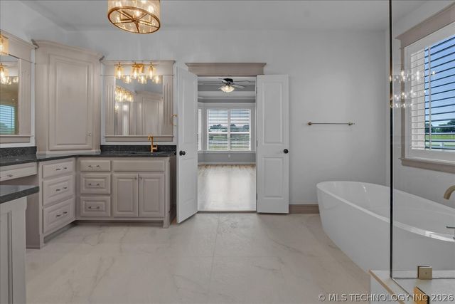 19220 Saddleback Drive, Mounds, OK 74047
