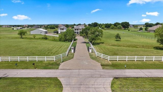 19220 Saddleback Drive, Mounds, OK 74047