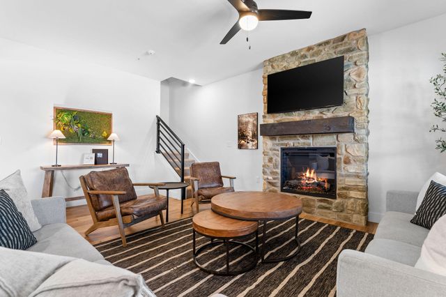 250 Poolside Pass 6, Hollister, MO 65672