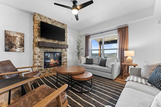 250 Poolside Pass 6, Hollister, MO 65672