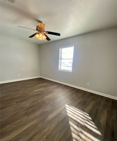 2004 Blue Bird Circle, Bonham, TX 75418