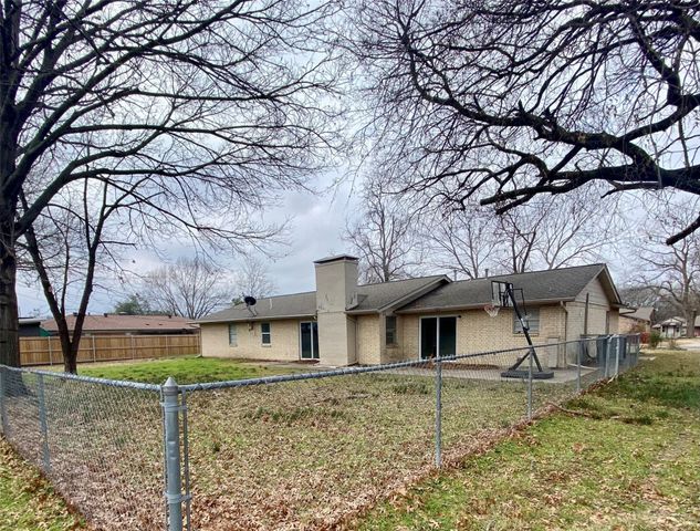 2004 Blue Bird Circle, Bonham, TX 75418