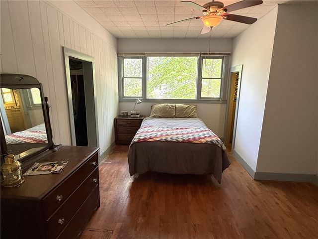 44 Ridgeway Avenue, Eureka Springs, AR 72632
