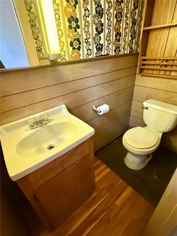 44 Ridgeway Avenue, Eureka Springs, AR 72632