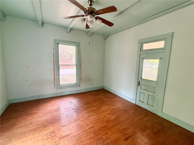 44 Ridgeway Avenue, Eureka Springs, AR 72632