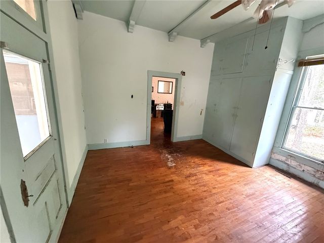 44 Ridgeway Avenue, Eureka Springs, AR 72632