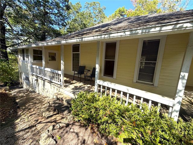 44 Ridgeway Avenue, Eureka Springs, AR 72632