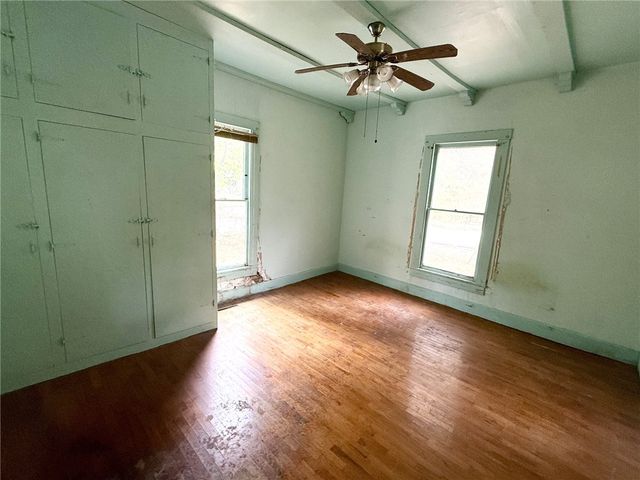44 Ridgeway Avenue, Eureka Springs, AR 72632