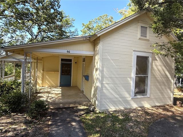 44 Ridgeway Avenue, Eureka Springs, AR 72632