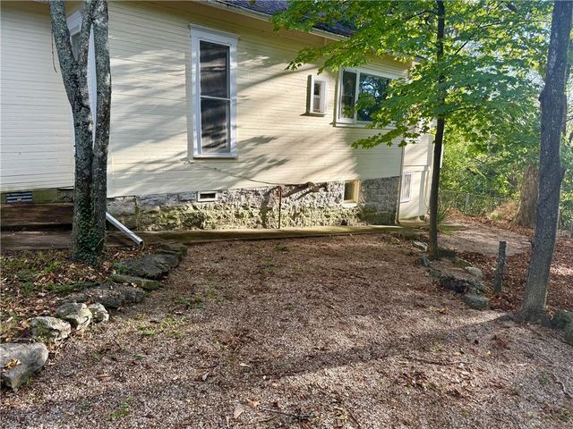 44 Ridgeway Avenue, Eureka Springs, AR 72632