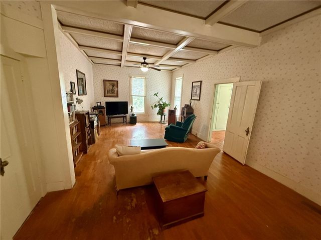 44 Ridgeway Avenue, Eureka Springs, AR 72632