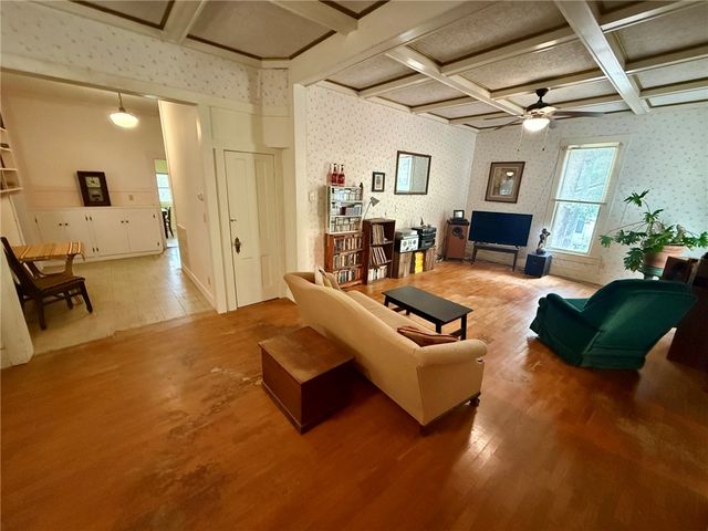 44 Ridgeway Avenue, Eureka Springs, AR 72632