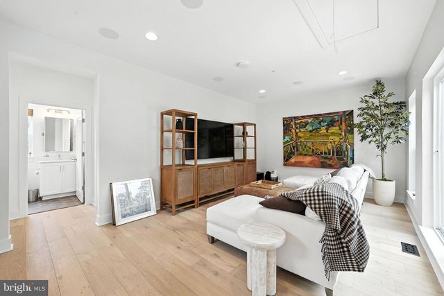 3536 SUTTON HEIGHTS CIR, Fairfax, VA 22031