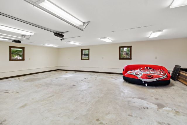100 Acree Ln, Estill Springs, TN 37330
