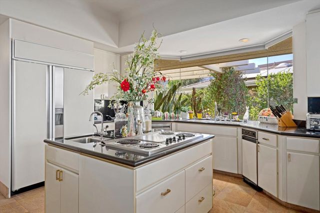 42 Fincher Way, Rancho Mirage, CA 92270