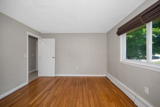 7 Raleigh Drive, Nashua, NH 03062