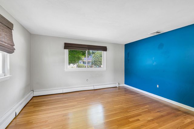 7 Raleigh Drive, Nashua, NH 03062