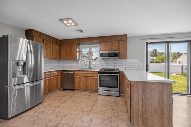 7 Raleigh Drive, Nashua, NH 03062