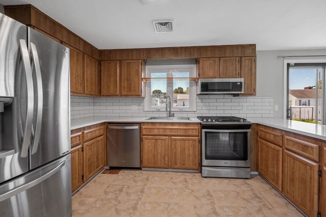 7 Raleigh Drive, Nashua, NH 03062