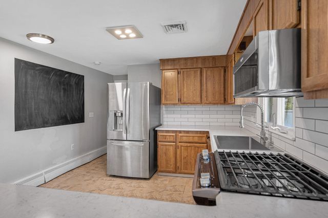 7 Raleigh Drive, Nashua, NH 03062