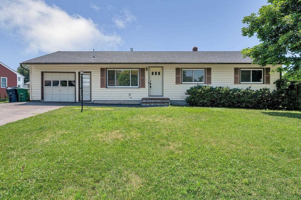 7 Raleigh Drive, Nashua, NH 03062