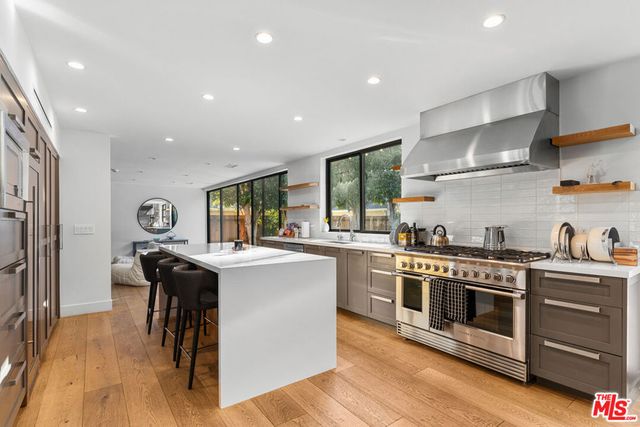 343 Veteran Avenue, Los Angeles, CA 90024