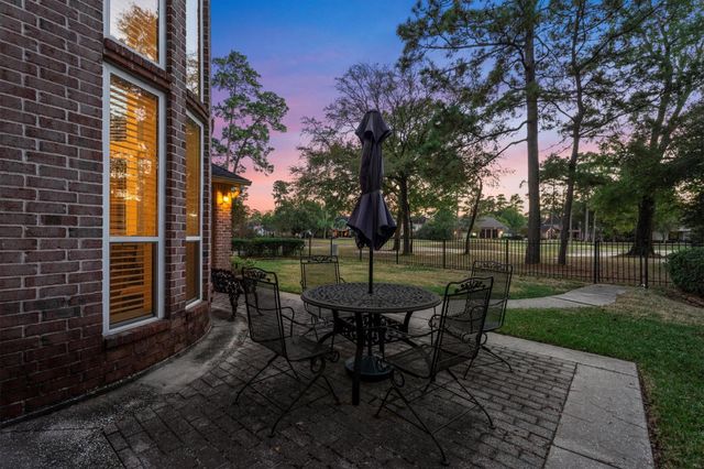 2115 Fairway Green Drive, Kingwood, TX 77339