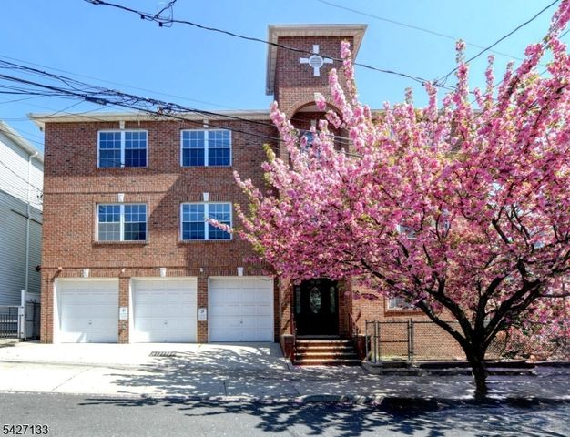 15 Oraton St, Newark City, NJ 07104
