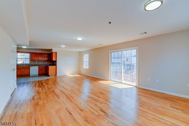 15 Oraton St, Newark City, NJ 07104