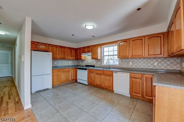 15 Oraton St, Newark City, NJ 07104