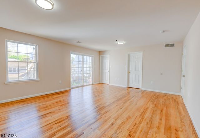 15 Oraton St, Newark City, NJ 07104