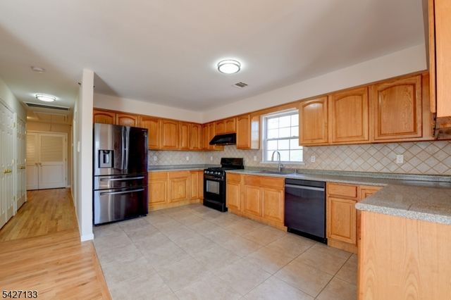 15 Oraton St, Newark City, NJ 07104
