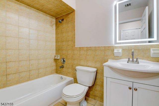 15 Oraton St, Newark City, NJ 07104