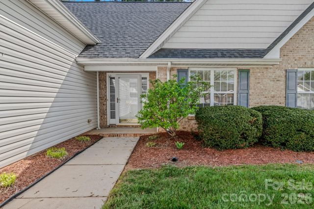 567 Caladium Court, Kernersville, NC 27284