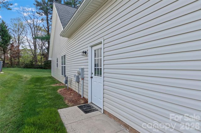 567 Caladium Court, Kernersville, NC 27284