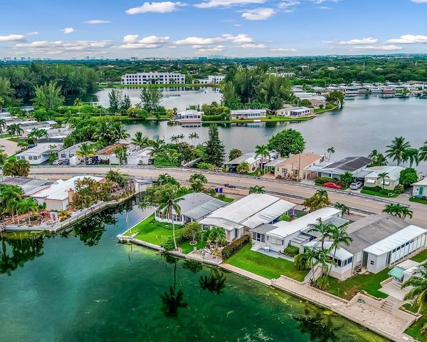 3055 Lakeshore Drive, Fort Lauderdale, FL 33312