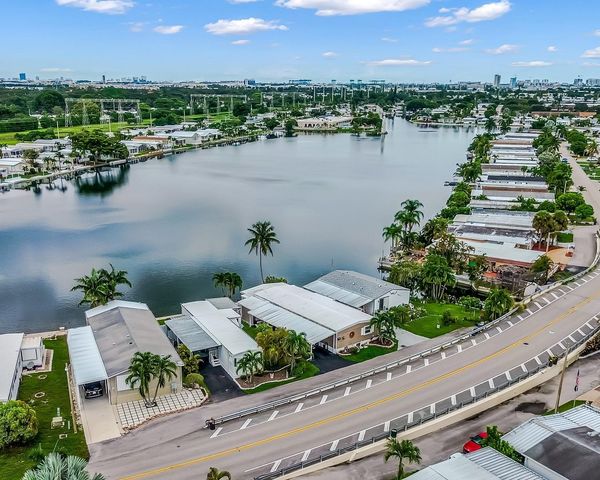 3055 Lakeshore Drive, Fort Lauderdale, FL 33312