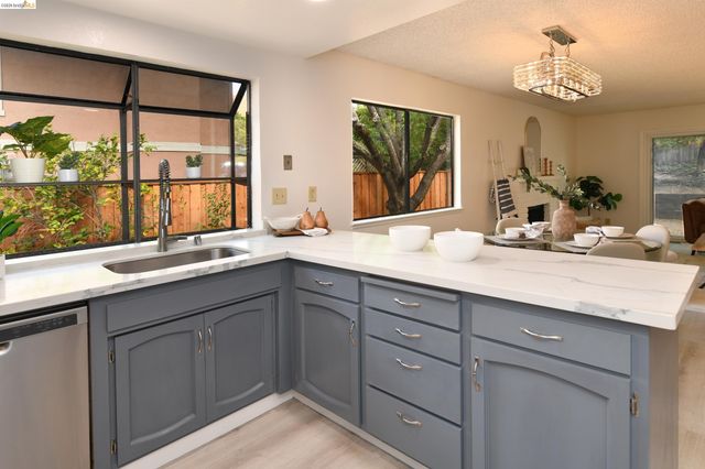 533 Eagle Nest Dr, Martinez, CA 94553