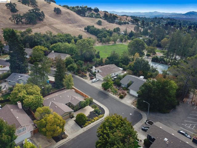 533 Eagle Nest Dr, Martinez, CA 94553