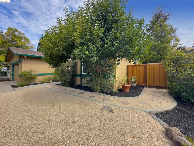 533 Eagle Nest Dr, Martinez, CA 94553