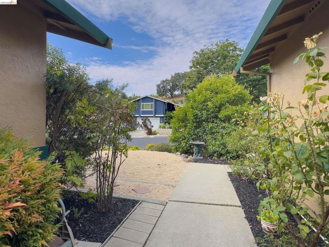 533 Eagle Nest Dr, Martinez, CA 94553