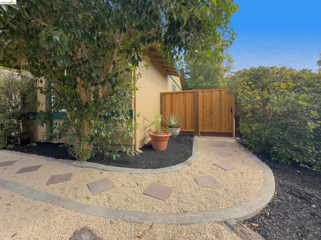 533 Eagle Nest Dr, Martinez, CA 94553