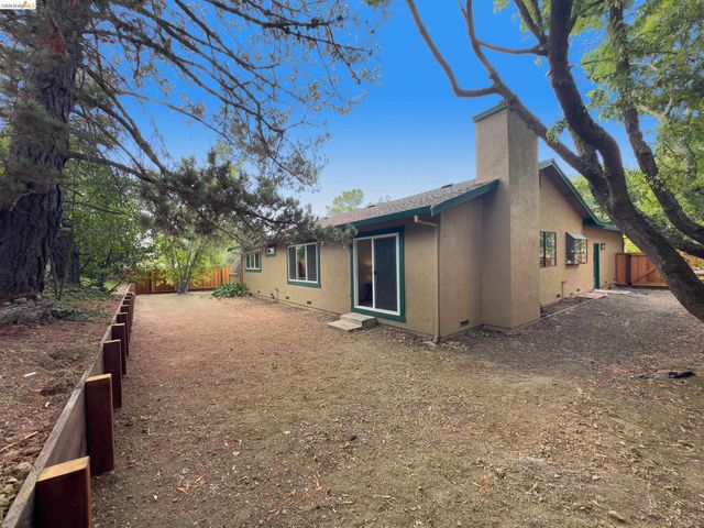 533 Eagle Nest Dr, Martinez, CA 94553