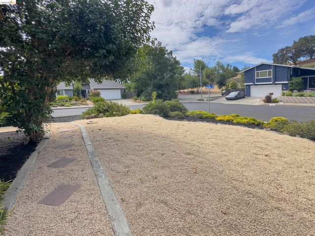 533 Eagle Nest Dr, Martinez, CA 94553