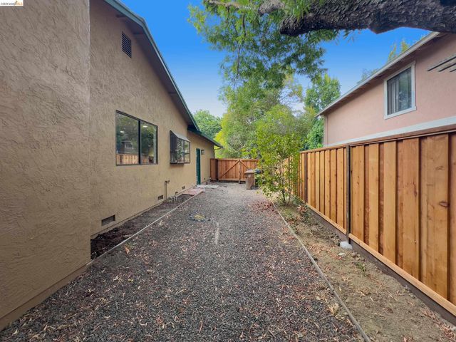 533 Eagle Nest Dr, Martinez, CA 94553