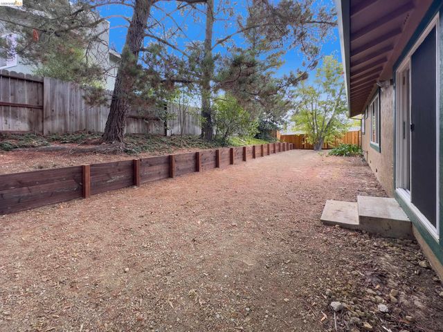 533 Eagle Nest Dr, Martinez, CA 94553