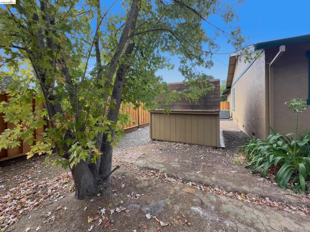 533 Eagle Nest Dr, Martinez, CA 94553